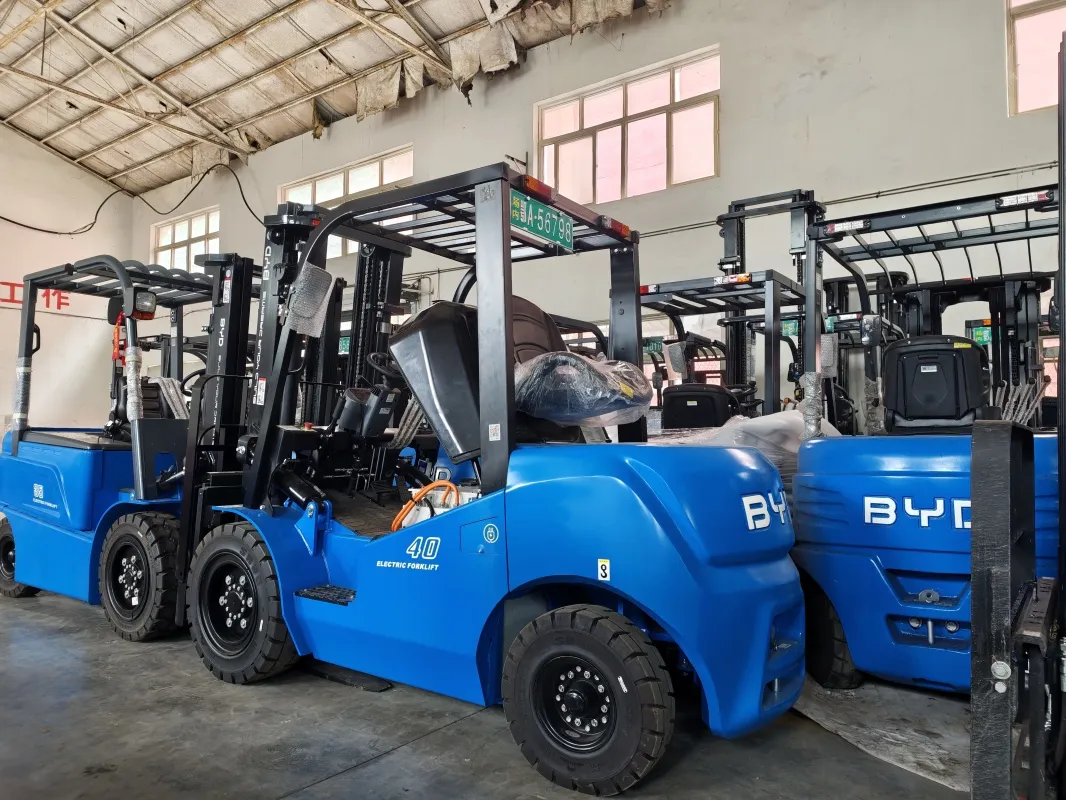 Kraftstoff-Gabelstapler vs. BYD-Lithium-Batterie-Gabelstaple